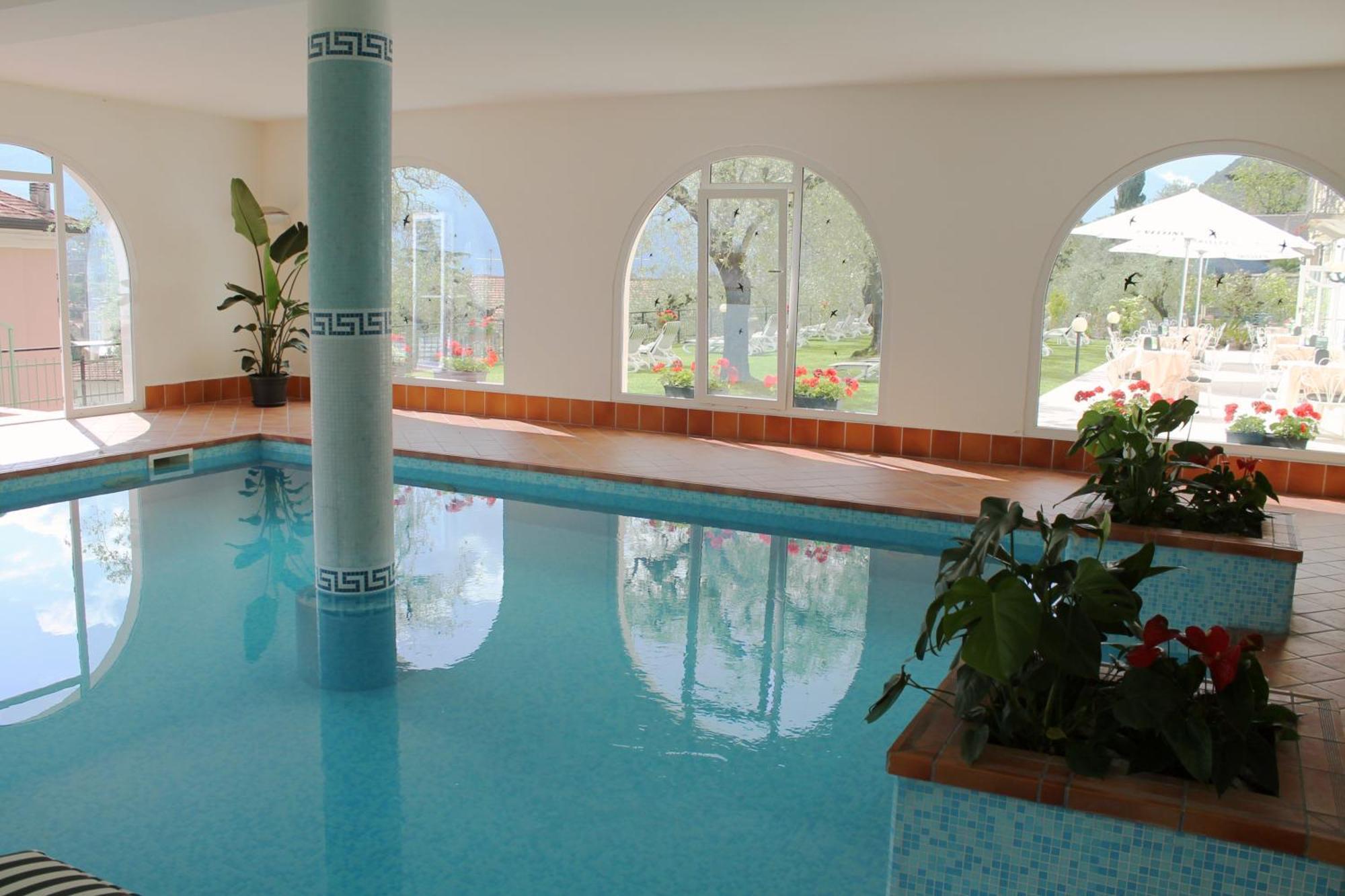 Aparthotel Englovacanze Riva Zewnętrze zdjęcie
