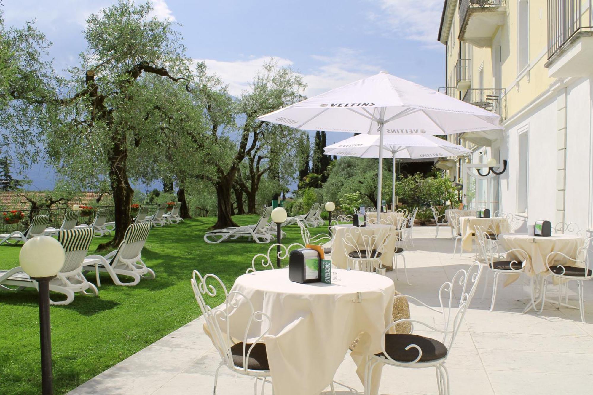 Aparthotel Englovacanze Riva Zewnętrze zdjęcie
