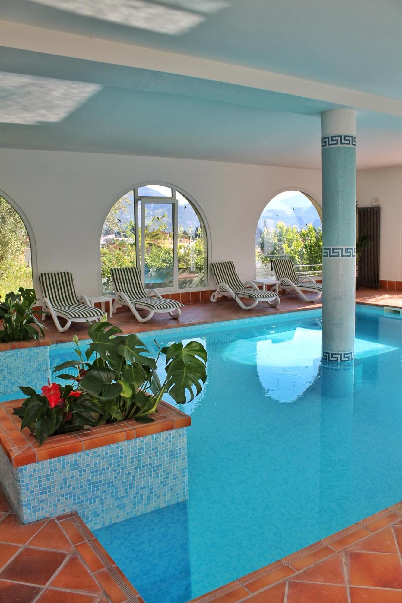 Aparthotel Englovacanze Riva Zewnętrze zdjęcie
