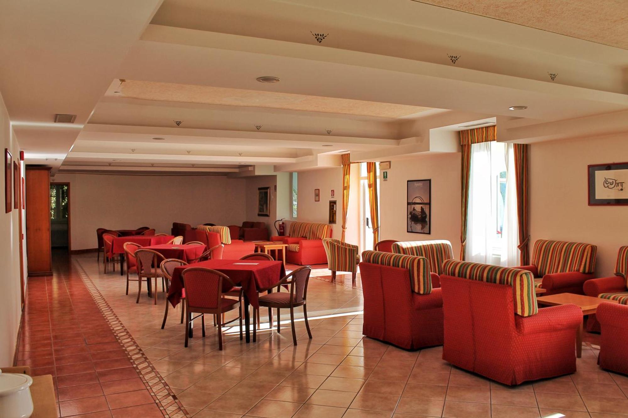 Aparthotel Englovacanze Riva Zewnętrze zdjęcie
